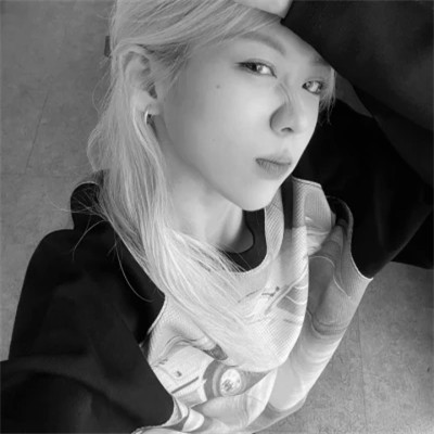 女生用的黑白头像(图44)