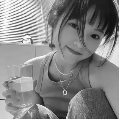 女生用的黑白头像(图33)