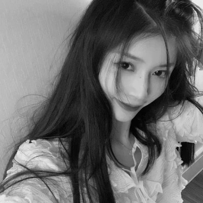 2024最新高清黑白美女头像图片(图68)
