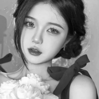 2024最新高清黑白美女头像图片(图57)