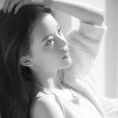 2024最新高清黑白美女头像图片(图110)