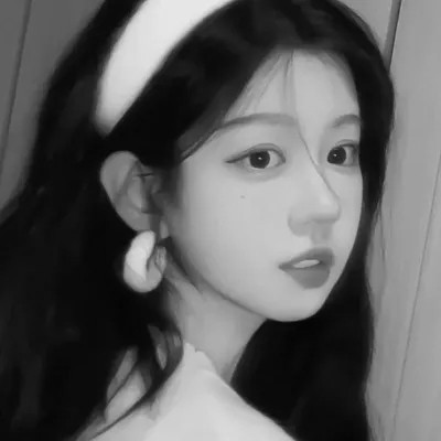 2024最新高清黑白美女头像图片(图114)