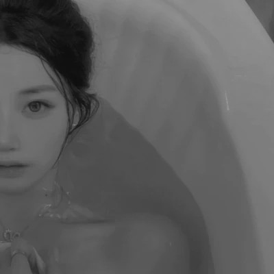 2024最新高清黑白美女头像图片(图50)