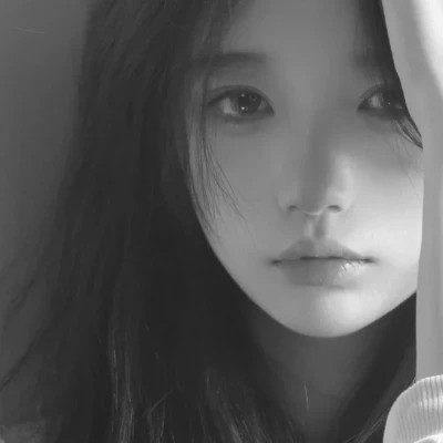 2024最新高清黑白美女头像图片(图94)