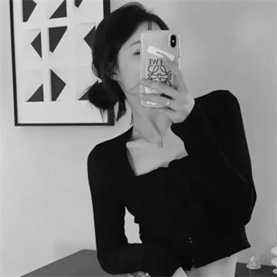 2024最新高清黑白美女头像图片(图40)