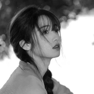 2024最新高清黑白美女头像图片(图98)