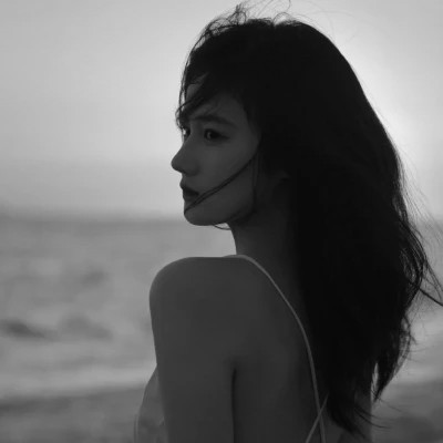 2024最新高清黑白美女头像图片(图65)