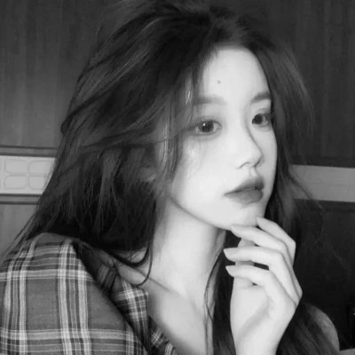 2024最新高清黑白美女头像图片(图54)