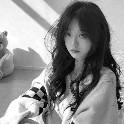 2024最新高清黑白美女头像图片(图92)