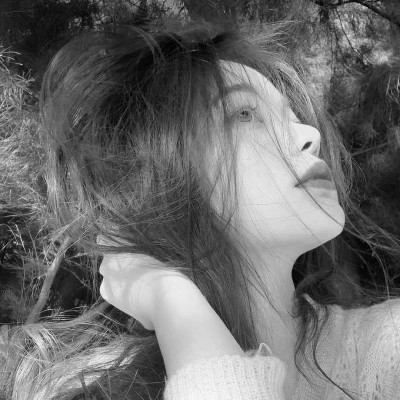 2024最新高清黑白美女头像图片(图112)