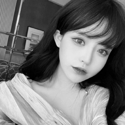 2024最新高清黑白美女头像图片(图109)
