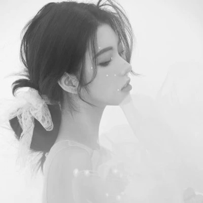 2024最新高清黑白美女头像图片(图97)