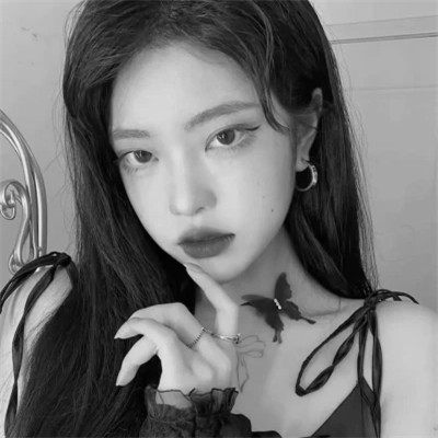 2024最新高清黑白美女头像图片(图34)