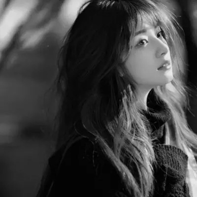 2024最新高清黑白美女头像图片(图74)