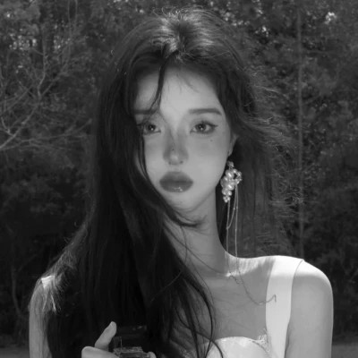 2024最新高清黑白美女头像图片(图89)