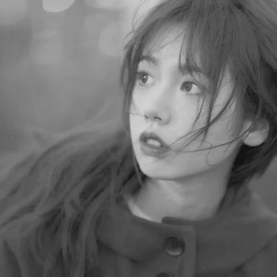 2024最新高清黑白美女头像图片(图38)