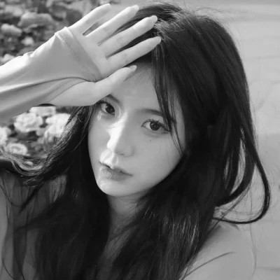 2024最新高清黑白美女头像图片(图77)
