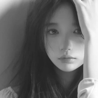 2024最新高清黑白美女头像图片(图95)