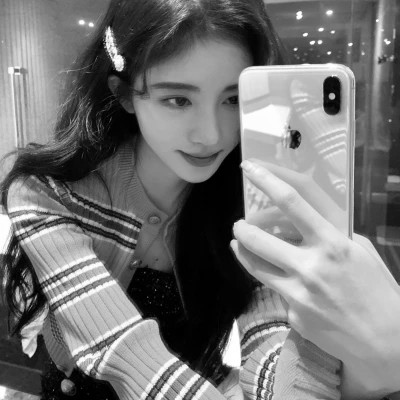 2024最新高清黑白美女头像图片(图26)