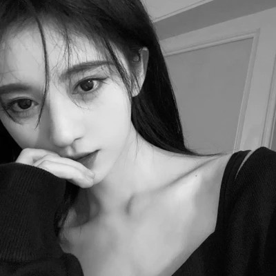 2024最新高清黑白美女头像图片(图29)