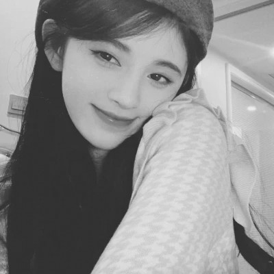 2024最新高清黑白美女头像图片(图28)