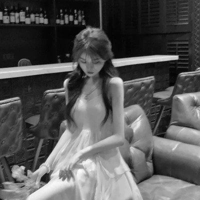 2024最新高清黑白美女头像图片(图103)