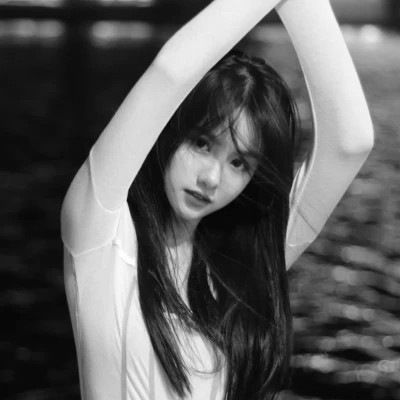 2024最新高清黑白美女头像图片(图60)