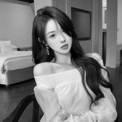 2024最新高清黑白美女头像图片(图106)