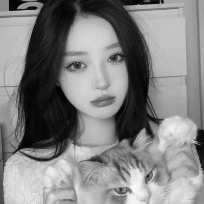2024流行女生黑白真人头像(图27)
