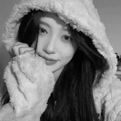 2024流行女生黑白真人头像(图20)