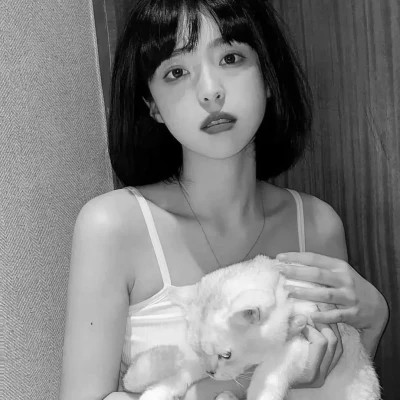 2024流行女生黑白真人头像(图13)