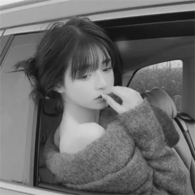 2024流行女生黑白真人头像(图19)