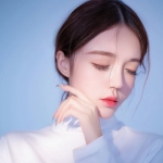 清新干净闭眼女头图片