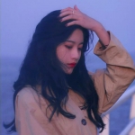 抚摸头发伤感女头图片