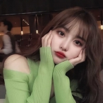 可爱甜蜜绿色衣服女头图片