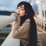 扶栏杆都市女人伤感头像图片