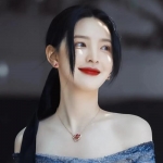 头像图片2024最新款女，让你美出新高度！