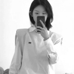 真人黑白少女风头像图片，独特魅力尽显