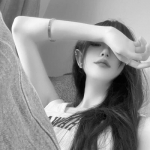 唯美黑白女生头像图片，触动心灵深处