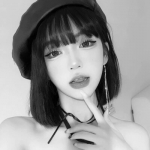 2024年最火黑白女生头像图片欣赏