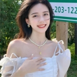 2024最新款热门网红女生头像，让你成为焦点！