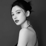 精选冷艳黑白真人女生头像 - 艺术与气质的完美结合