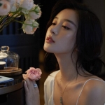 绝美高级感美女头像，让你瞬间提升品味