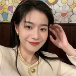 2024年网上最火头像女，时尚新潮流！