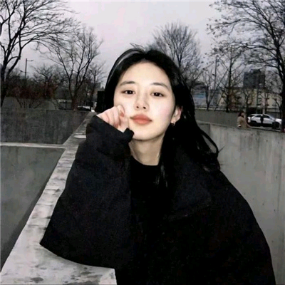 氛围感真人女头高级，独特又迷人