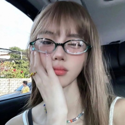 分享一波戴眼镜的女生头像
