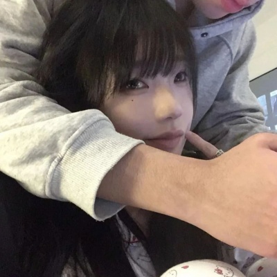 被这组一左一右超甜真人情侣头像拿捏啦