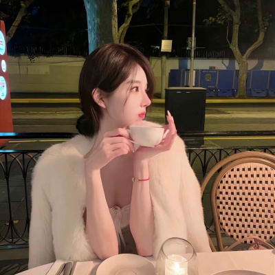 被狠狠拿捏的贵气高级感千金女生头像
